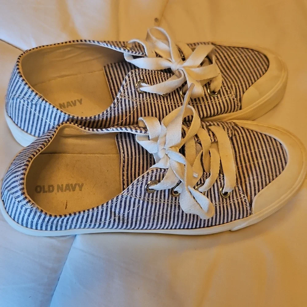 Striped Old Navy Sneakers Size 7 - Picture 2 of 4